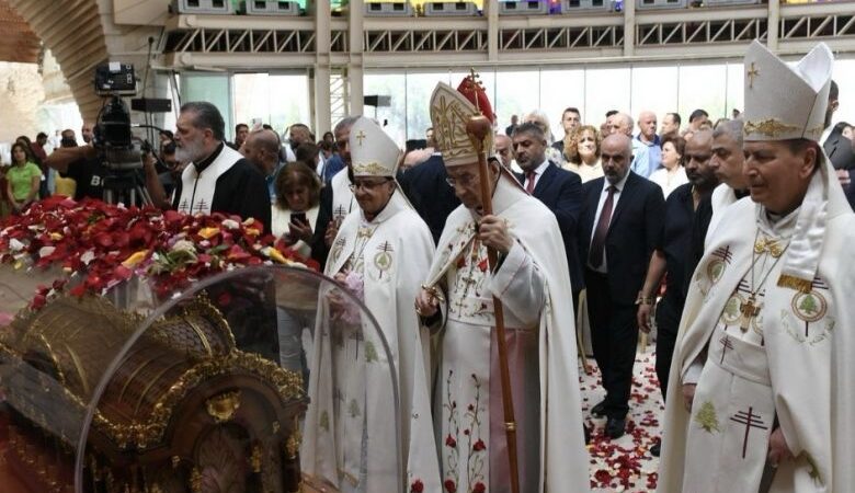 الراعي في قداس لمناسبة زيارة ذخائرة القديسة تيريز: وطننا يقف اليوم أمام مفترق طرق إمّا أن يتابع السير في نفق المراوحة والإنقسام أو أن ينهض من جديد على أساسات الشركة والتجدّد