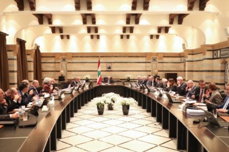 الحكومة تقر التشكيلات الديبلوماسية ووفد البنك الدولي يجول