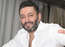 زياد برجي يتجاهل أزمته مع أحمد ماضي وإليسا
