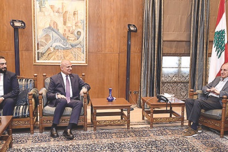 بري عرض والقائم بالأعمال العراقي للأوضاع في لبنان والمنطقة