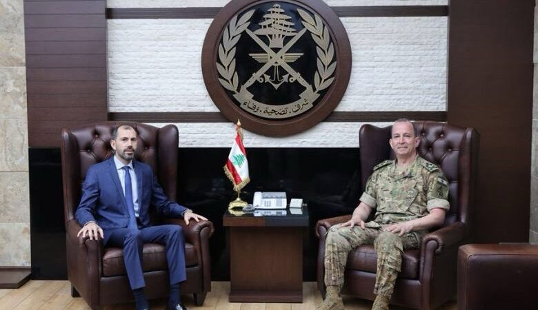 أحمد الخير يبحث مع قائد الجيش “معالجة ازدحام حاجز دير عمار ” و”تنظيم ملف الاستثمارات على أراضي المؤسسة العسكرية”