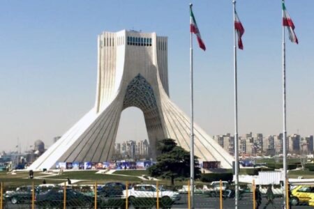 إعلام إيراني: إغلاق المجال الجوي في غرب إيران ووسطها