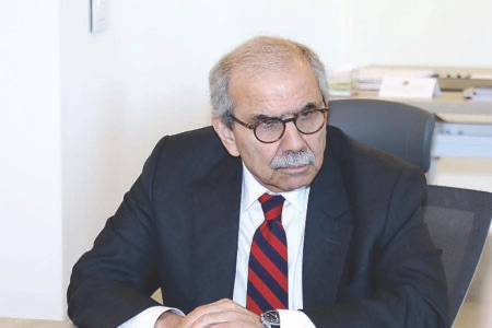 سلام تابع حريق مكب بشنين: جلسة حكومية لملف النفايات