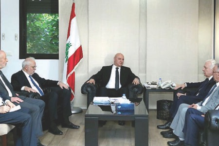 الرئيس العماد جوزاف عون إستقبل رجل الأعمال السيد مرعي أبو مرعي يرافقه نجله السيد عاطف
