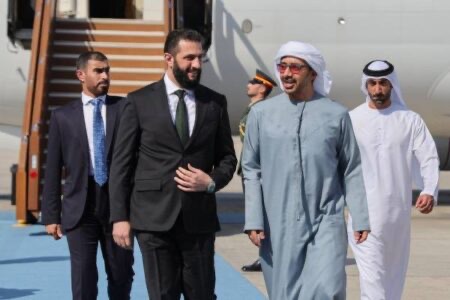 الشرع يصل الى الإمارات