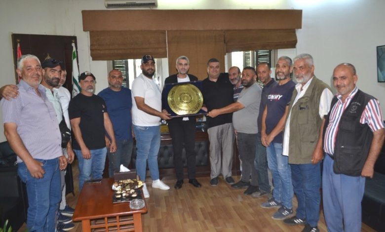 عمال بلدية طرابلس كرموا رئيسها الدكتور كريمة