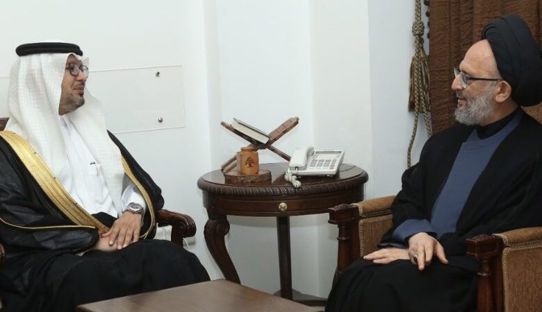 العلامة فضل الله استقبل بخاري والعريضي ووفدا باسم الحريري وشخصيات معزية بوالدته