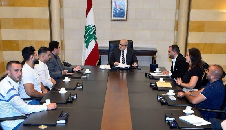 استقبل رئيس ⁧‫مجلس الوزراء‬⁩ الدكتور ⁧‫نواف سلام‬⁩ النائب وليد البعريني مع وفد من الموظفين المتعاقدين.
