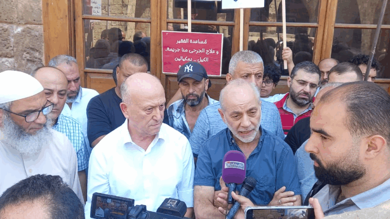 شبان نفذوا اعتصاما أمام المسجد المنصوري الكبير في طرابلسريفي : الزمن تغير ومن لا يدرك أهمية هذا التغيير سيدفع ثمن غاليا وقريبا