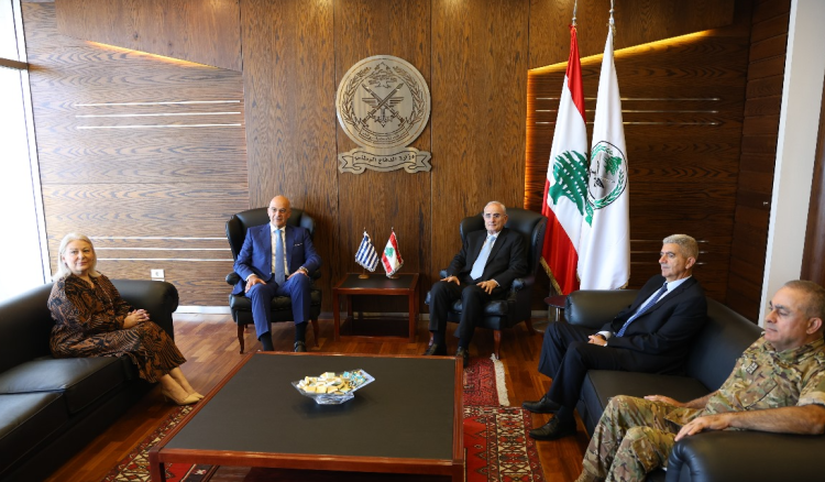 وزير الدفاع عرض مع نظيره اليوناني التحديات الأمنية المشتركة