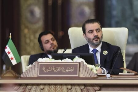 الشيباني بحث ووزير إسرائيلي في باريس تفاهمات أمنية حول الجنوب السوري