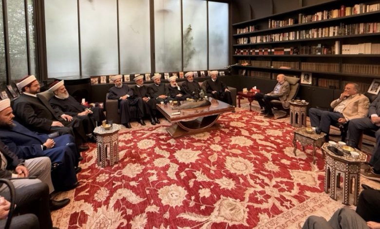جنبلاط استقبل دريان ومفتي المناطق في حضور ارسلان وبيان مشترك اكد “الوحدة الوطنية والإسلامية لمواجهة كل من يريد شرا بلبنان وسوريا الشقيقة”