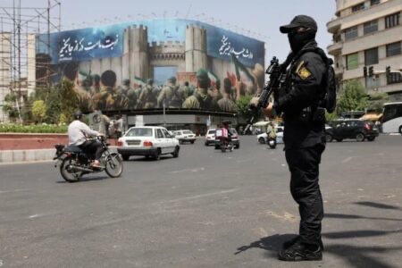 الاستخبارات الإيرانية: اعتقلنا مئات الجواسيس وأحبطنا عشرات المؤامرات