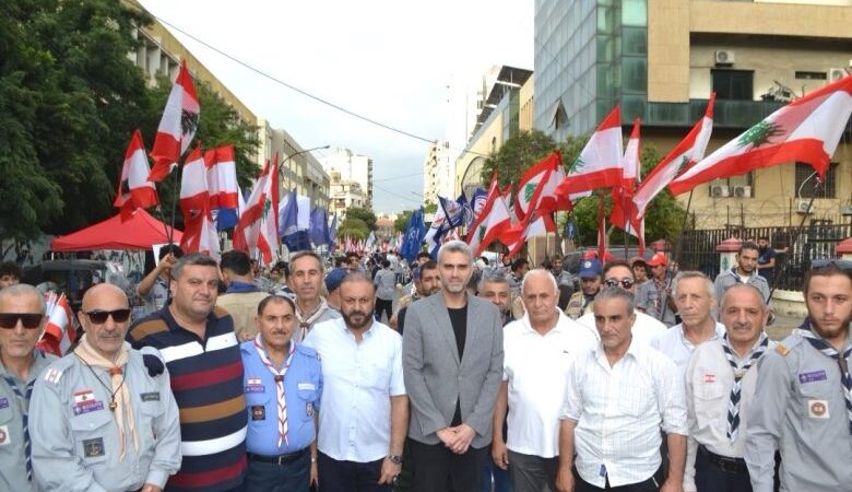 رئيس بلدية طرابلس يحيّي الجيش اللبناني في مسيرة كشفية لمناسبة عيده