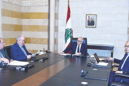 سلام بحث مع جابر والبساط وحاكم المركزي الأوضاع المالية