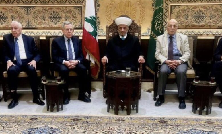 إستقبل مفتي الجمهورية اللبنانية الشيخ عبد اللطيف دريان في دار الفتوى، الرئيس فؤاد السنيورة.