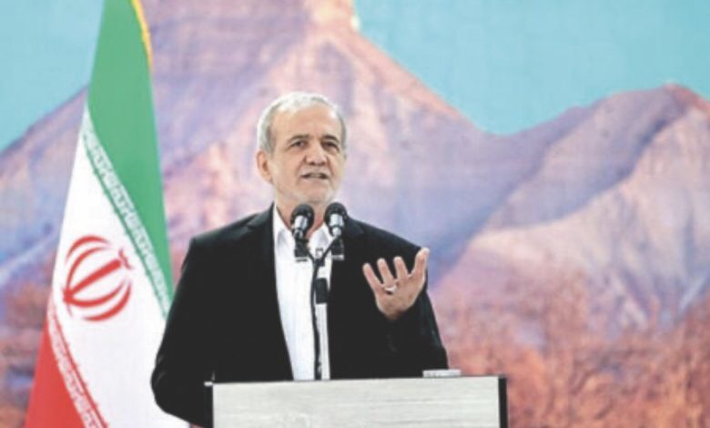 خليل زاد: اتهامات لبزشكيان بمحاولة انقلاب ضد خامنئي خلال حرب غزة
