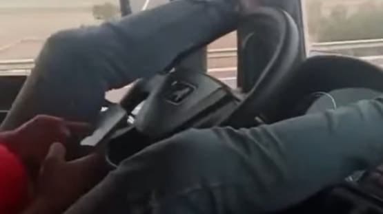 بعد انتشار فيديو لسائق متهور يقود شاحنته رافعا رجليه فوق المقود ، هل تتفاعل النيابة العامة مع طلبات المغاربة وتقوم بالمتعين ؟