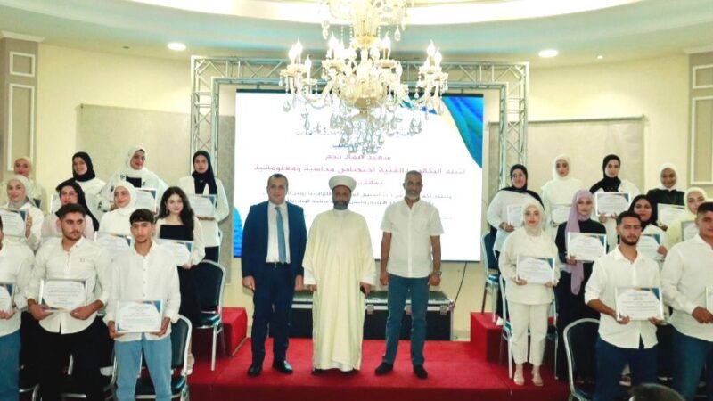 “المشاريع” تكرم الناجحين بالشهادات الرسمية في الفوار