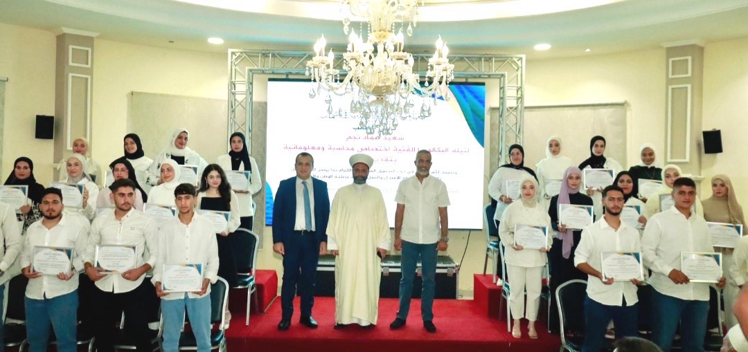 “المشاريع” تكرم الناجحين بالشهادات الرسمية في الفوار