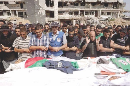 إستشهاد مراسلي ”الجزيرة” في قصف إسرائيلي على غزة