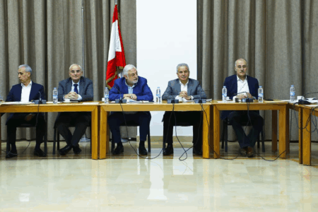 لجنة الدفاع تجتمع في حضور وزيري المالية والدفاع وتبحث بنوداً عدة