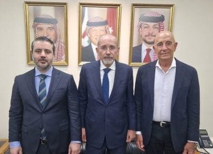 عمان.. الصفدي والشيباني وباراك يبحثون “إعادة بناء سوريا”