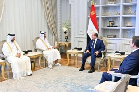 الرئيس المصري ورئيس وزراء قطر يؤكدان رفضهما إعادة احتلال غزة