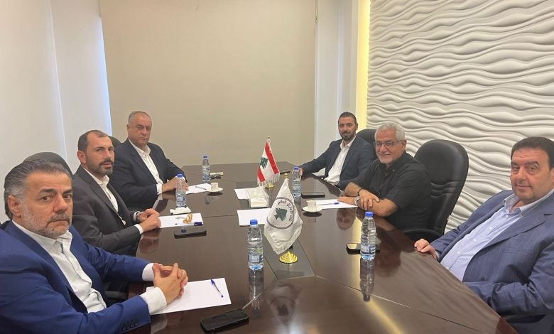 عقد تكتل “الاعتدال الوطني”، اجتماعه الدوري، اليوم الثلاثاء، في مقره في الصيفي، في حضور أعضائه النواب وليد البعريني، محمد سليمان، عبد العزيز الصمد، أحمد رستم، سجيع عطية وأحمد الخير، وأصدر في ختامه البيان الآتي: