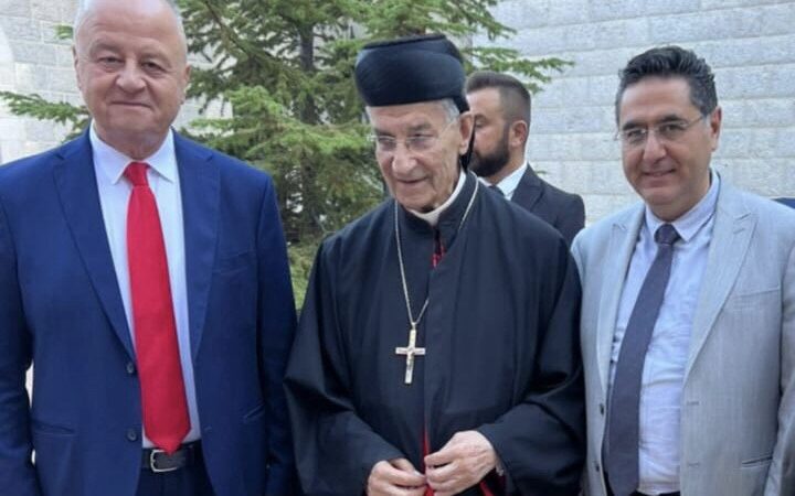 الشعار دعا لتعميم تجربة صيغة العيش المشترك والراعي منحه الميدالية البطريركية