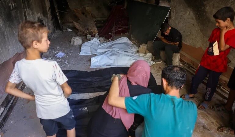 مجزرة بحق نازحين وفرار عائلات من غزة