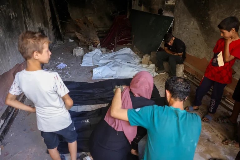 مجزرة بحق نازحين وفرار عائلات من غزة