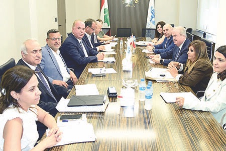 إجتماع في المالية ناقش موضوع الاتصالات والاعتمادات الملحوظة في الموازنة