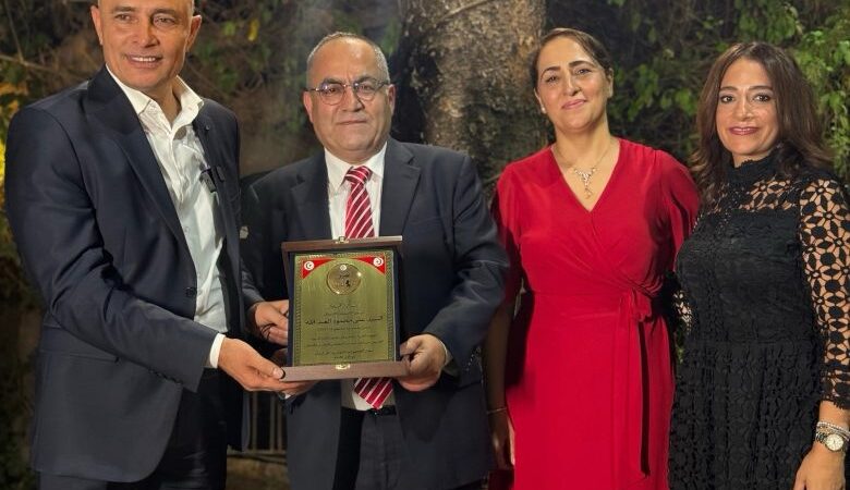 السفير التونسي بوراوي الإمام يكرّمرئيس مجموعة “أماكو” علي محمود العبد الله