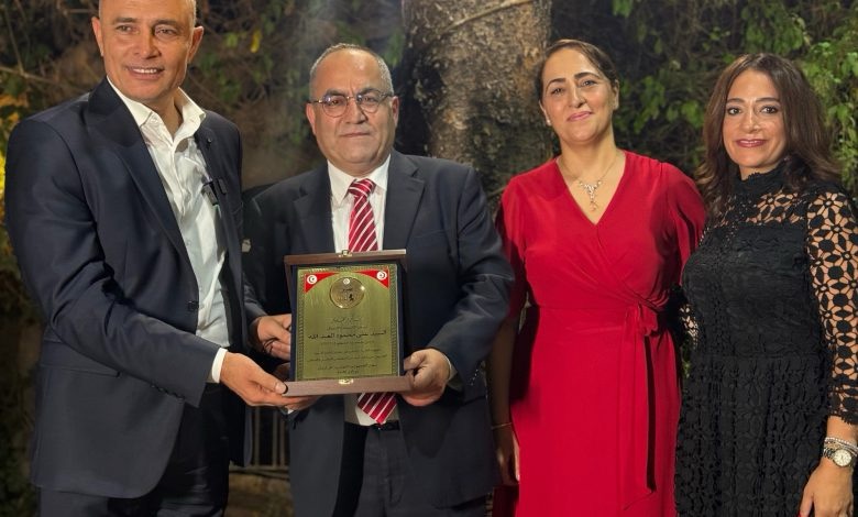 السفير التونسي بوراوي الإمام يكرّمرئيس مجموعة “أماكو” علي محمود العبد الله