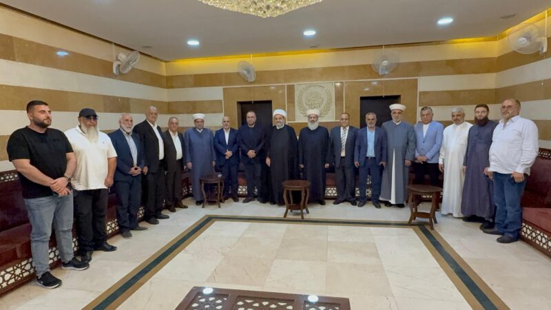 مفتي صور العلامة حسن عبد الله في زيارة عكارية بدعوة من علي محمود العبد الله: 
