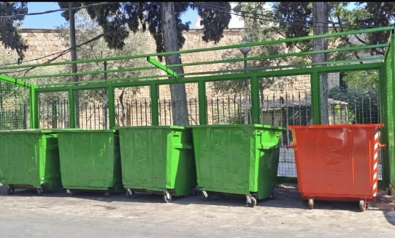 بلدية طرابلس تستكمل تركيب بيوت حاويات النفايات في منطقة طلعة الرفاعية