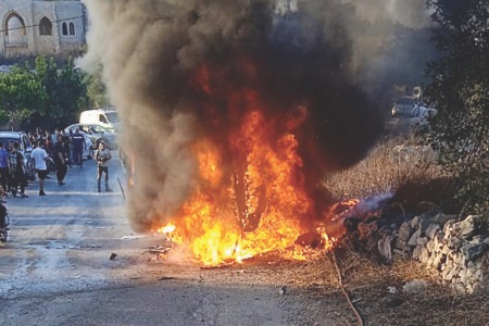 توغّل للعدو وتفجير منزل في حولا… وشهيدان وعدد من الجرحى بينهم أطفال في استهداف سيارتين في برج قلاويه وياطر