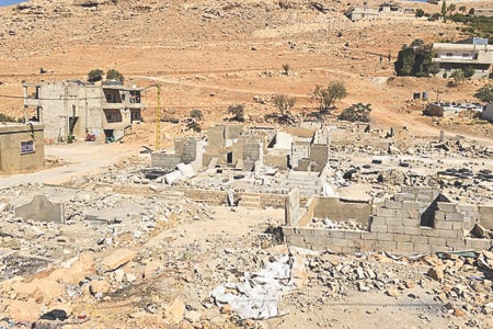 النازحون السوريون يغادرون عرسال طوعاً