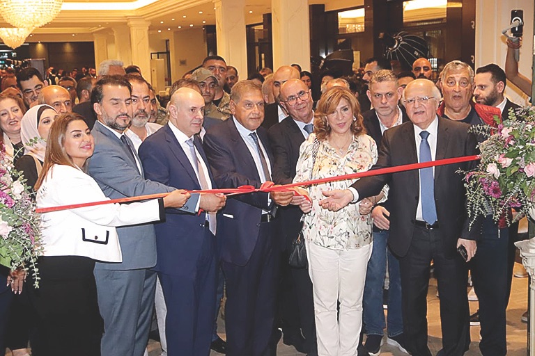 افتتاح معرض «منشر صُوَر».. و«الريجي» ترفد الخزينة سقلاوي: نقف إلى جانب المزارعين