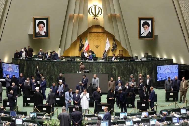 إيران تعدم “أحد أهم جواسيس” إسرائيل وتعد للانسحاب من معاهدة الحظر النووي
