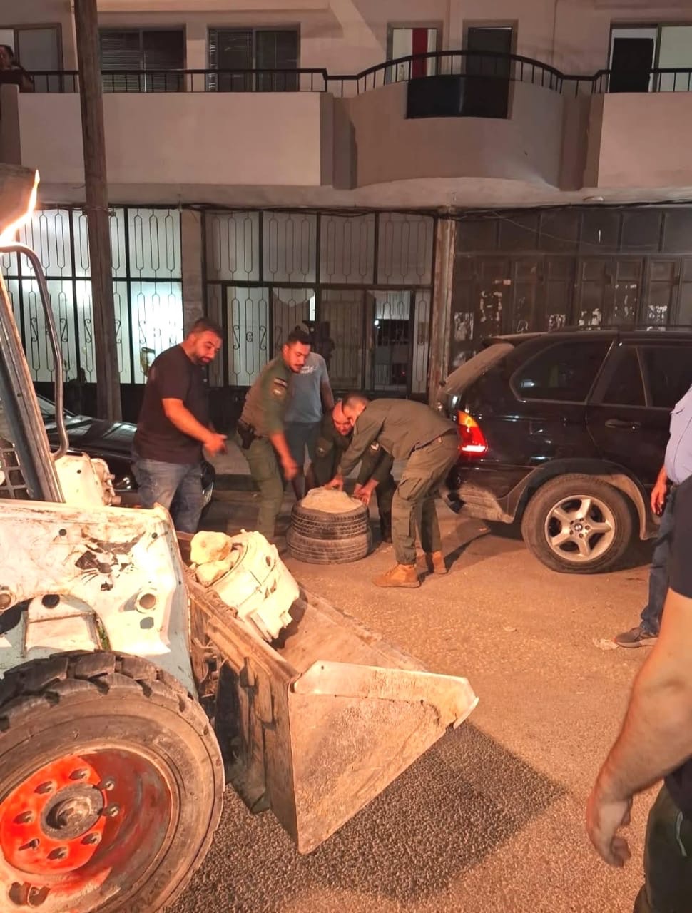 بلدية طرابلس تواصل حملتها الليلية لإزالة المخالفات والتعديات على الأملاك العامة والطرقات