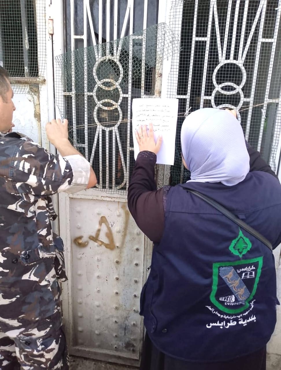 تشميع محلات مخالِفة في أبي سمراء حفاظًا على السلامة الغذائية