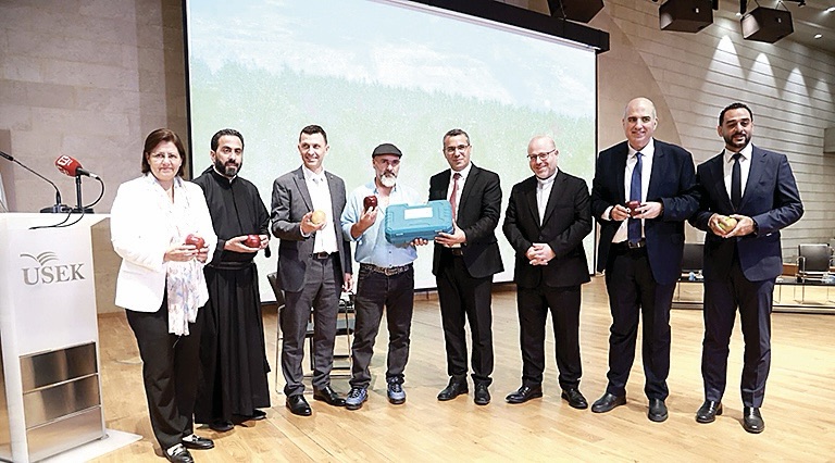 مؤتمر وطني للتفاح اللبناني في جامعة الروح القدس برعاية وزير الزراعة