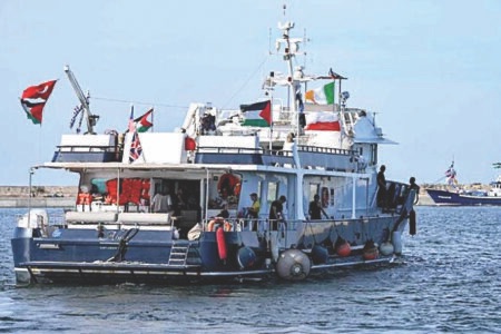 أسطول الصمود يتهم إسرائيل بالاعتداء عليه