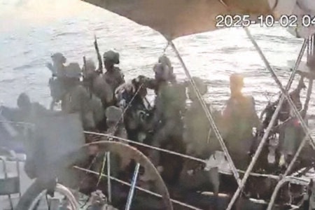 إسرائيل تسيطر على 40 سفينة وأسطول الصمود المغاربي يدخل مياه غزة