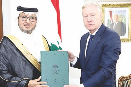 رجي تسلم من بخاري دعوة لبنان إلى “اكسبو الرياض”