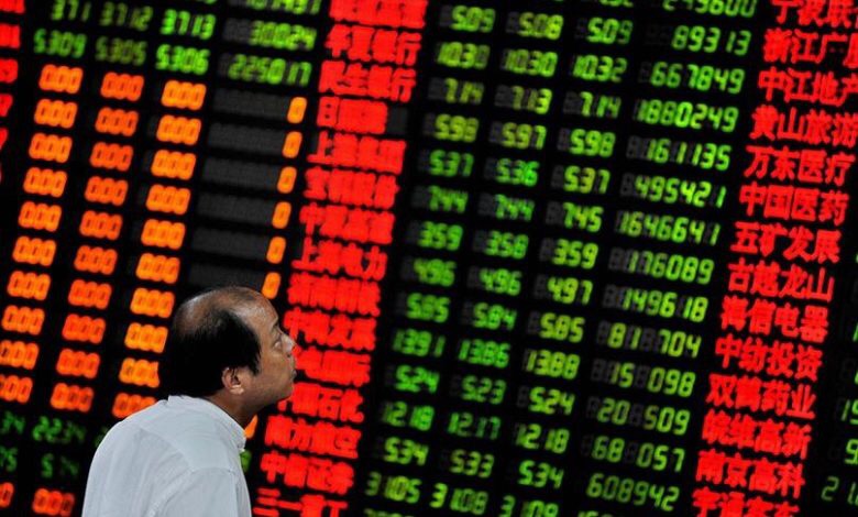 أسهم الصين تفقد ذروة 10 سنوات مع تجدد الحرب التجارية الأميركية بين البلدين