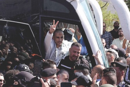 صفقة التبادل شملت 1968 فلسطينياً و20 إسرائيلياً والمحررون يكشفون عن جرائم نازية وفاشية في سجونه