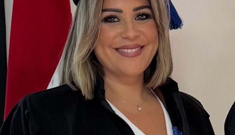 ليست دورين خريجة عادية… هي فكرة نضجت، ووعيٌ أزهَرتحت ضوء البحث والجهد.